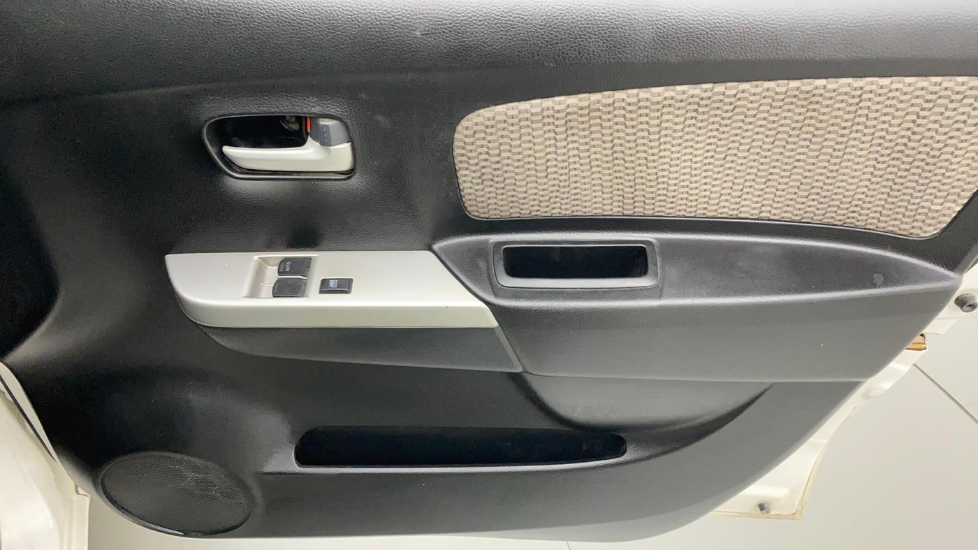 2014 Maruti Wagon R 1.0 LXI, Petrol, Manual, 50,431 km, Driver Side Door Panels Control