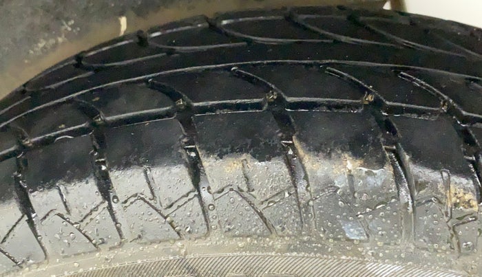 2014 Maruti Wagon R 1.0 LXI, Petrol, Manual, 50,431 km, Left Rear Tyre Tread