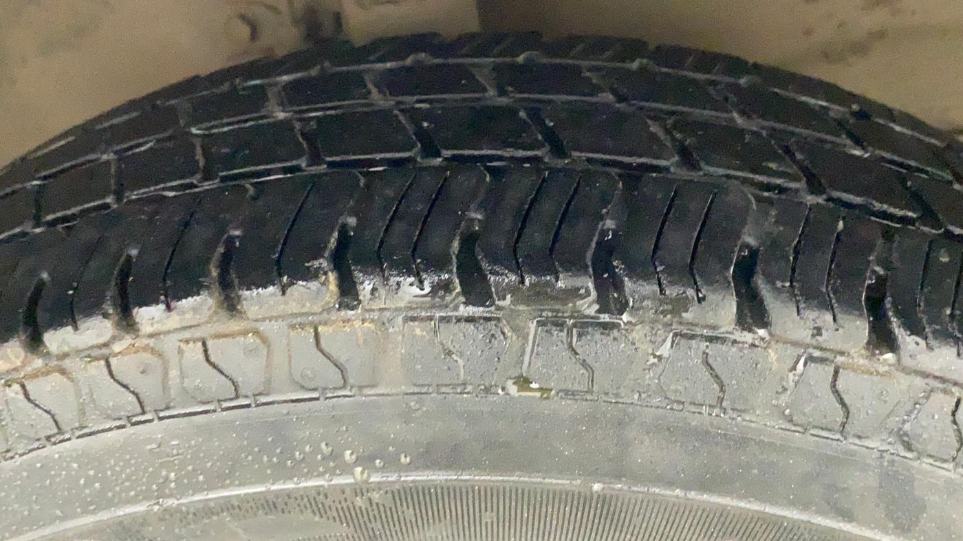 2014 Maruti Wagon R 1.0 LXI, Petrol, Manual, 50,431 km, Right Front Tyre Tread