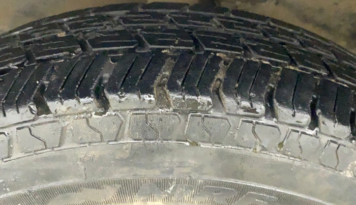 2014 Maruti Wagon R 1.0 LXI, Petrol, Manual, 50,431 km, Left Front Tyre Tread