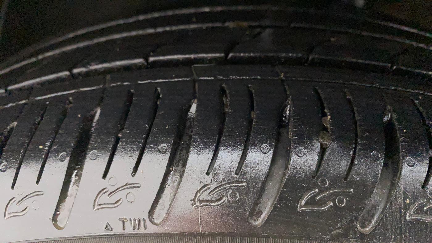 2021 KIA SONET HTK PLUS 1.2, Petrol, Manual, 27,474 km, Left Front Tyre Tread
