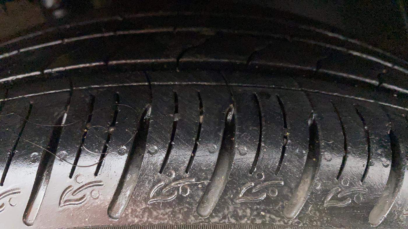 2021 KIA SONET HTK PLUS 1.2, Petrol, Manual, 27,474 km, Right Front Tyre Tread