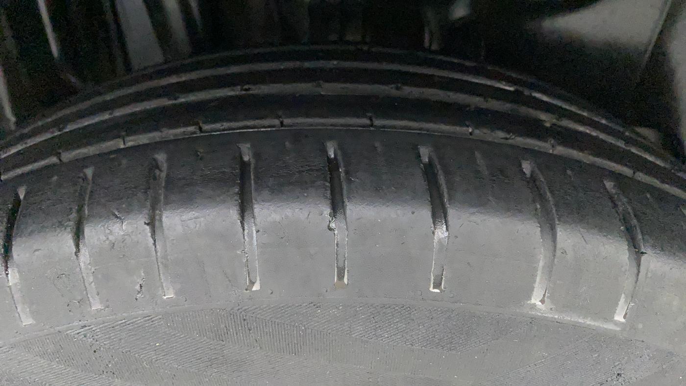 2018 Maruti Swift ZXI AMT, Petrol, Automatic, 61,673 km, Right Rear Tyre Tread