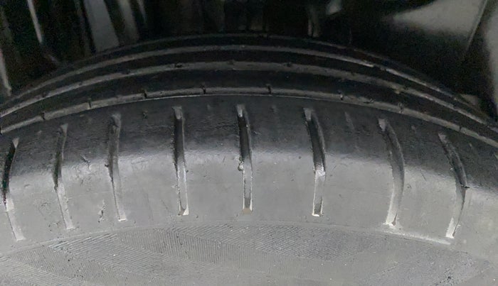2018 Maruti Swift ZXI AMT, Petrol, Automatic, 61,673 km, Right Rear Tyre Tread