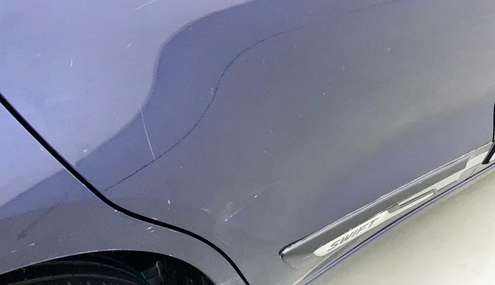 2018 Maruti Swift ZXI AMT, Petrol, Automatic, 61,673 km, Right rear door - Minor scratches