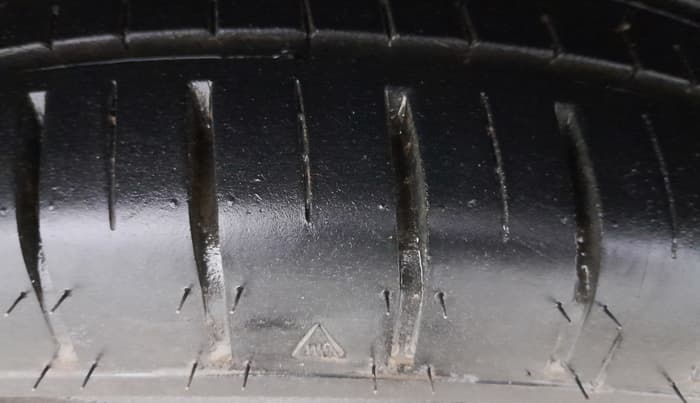 2016 Maruti Baleno ALPHA PETROL 1.2, Petrol, Manual, 99,377 km, Right Front Tyre Tread