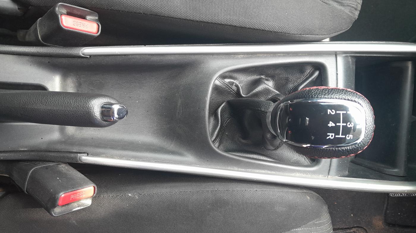 2016 Maruti Baleno ALPHA PETROL 1.2, Petrol, Manual, 99,377 km, Gear Lever