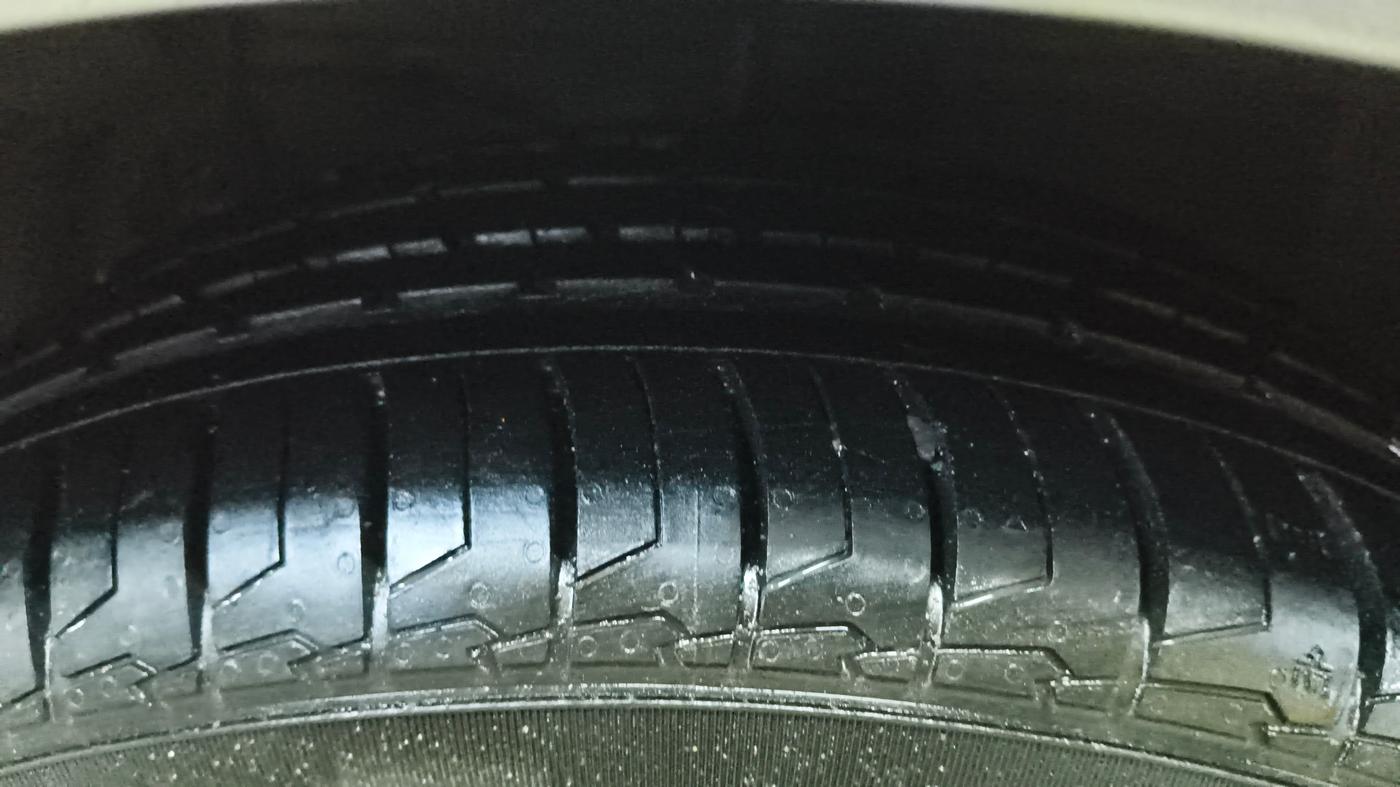 2018 Maruti Ciaz ALPHA 1.4 PETROL, Petrol, Manual, 50,885 km, Left Front Tyre Tread