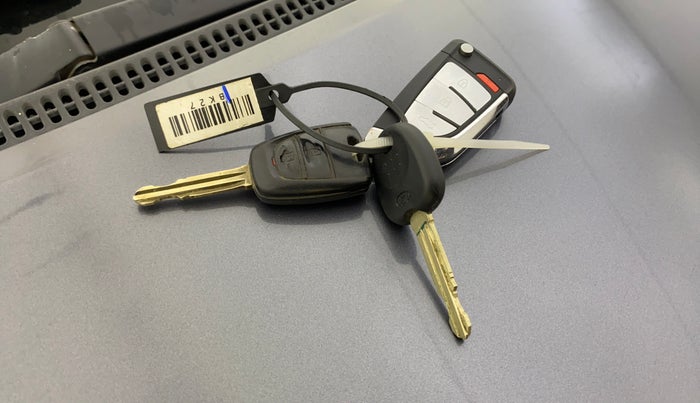 2015 Hyundai Grand i10 SPORTZ 1.2 KAPPA VTVT, CNG, Manual, 52,972 km, Key Close Up