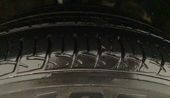 2019 Maruti Baleno DELTA CVT PETROL 1.2, Petrol, Automatic, 41,301 km, Right Front Tyre Tread