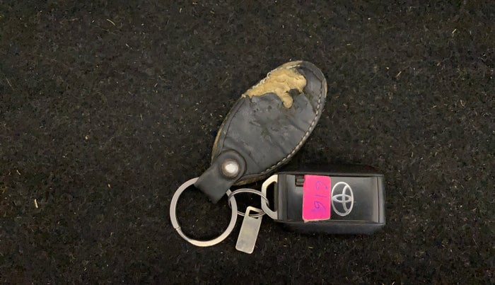 2022 Toyota Glanza G, Petrol, Manual, 62,534 km, Key Close Up