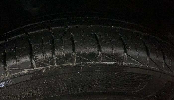 2016 Hyundai Eon ERA +, Petrol, Manual, 63,405 km, Left Front Tyre Tread