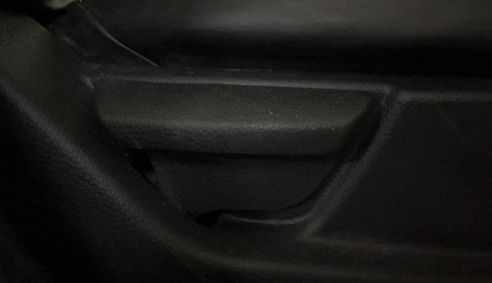 2016 Hyundai Eon ERA +, Petrol, Manual, 63,405 km, Driver Side Adjustment Panel