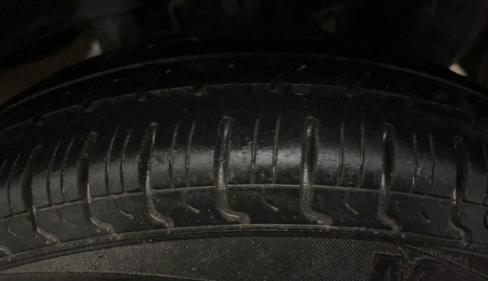 2016 Hyundai Eon ERA +, Petrol, Manual, 63,405 km, Left Rear Tyre Tread