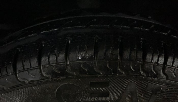 2016 Hyundai Eon ERA +, Petrol, Manual, 63,405 km, Right Front Tyre Tread