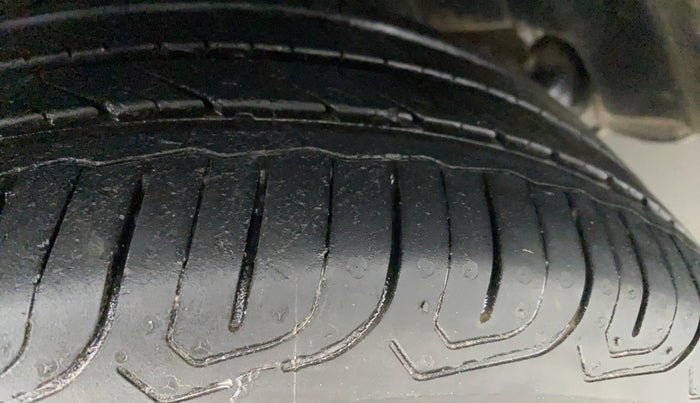 2018 Volkswagen Polo COMFORTLINE 1.2L PETROL, Petrol, Manual, 92,338 km, Right Rear Tyre Tread