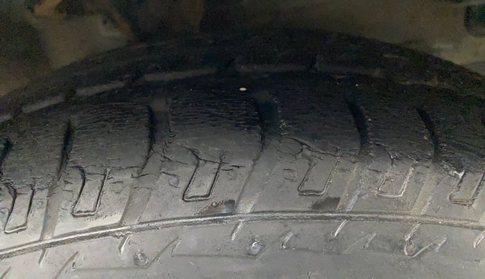 2011 Hyundai i10 MAGNA 1.2, Petrol, Manual, 92,724 km, Right Front Tyre Tread