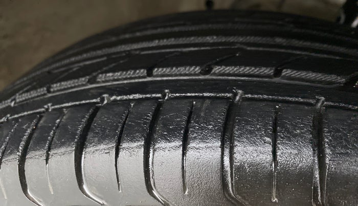 2013 Honda Brio VX AT, Petrol, Automatic, 54,147 km, Right Front Tyre Tread