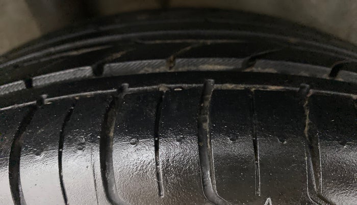 2013 Honda Brio VX AT, Petrol, Automatic, 54,147 km, Right Rear Tyre Tread