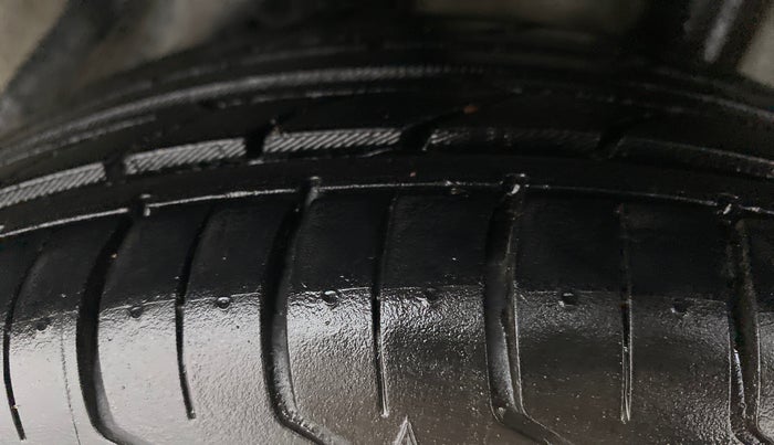 2013 Honda Brio VX AT, Petrol, Automatic, 54,147 km, Left Rear Tyre Tread