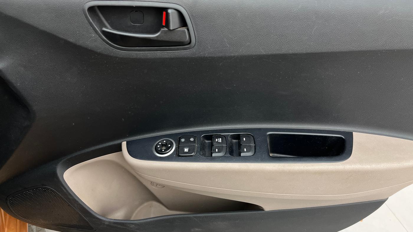 2016 Hyundai Grand i10 MAGNA AT 1.2 KAPPA VTVT, Petrol, Automatic, 41,604 km, Driver Side Door Panels Control