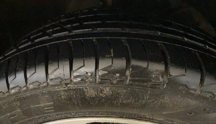 2019 Maruti Baleno ZETA PETROL 1.2, Petrol, Manual, 57,885 km, Right Front Tyre Tread