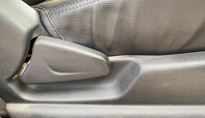 2019 Renault Kwid RXL, Petrol, Manual, 40,083 km, Driver Side Adjustment Panel