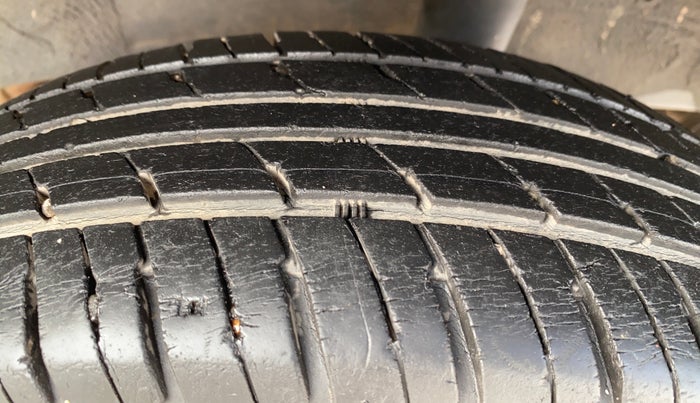 2019 Renault Kwid RXL, Petrol, Manual, 40,083 km, Left Rear Tyre Tread