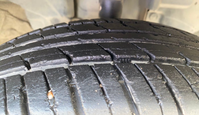 2019 Renault Kwid RXL, Petrol, Manual, 40,083 km, Right Front Tyre Tread