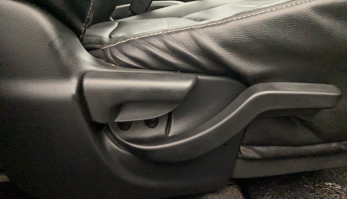 2016 Honda BR-V 1.5L I- DTEC V, Diesel, Manual, 56,981 km, Driver Side Adjustment Panel