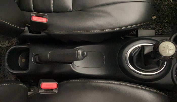 2016 Honda BR-V 1.5L I- DTEC V, Diesel, Manual, 56,981 km, Gear Lever