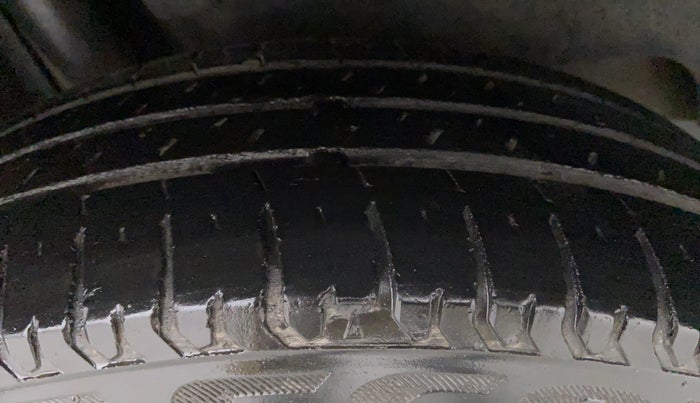 2017 Maruti Dzire VDI AMT, Diesel, Automatic, 51,735 km, Right Rear Tyre Tread