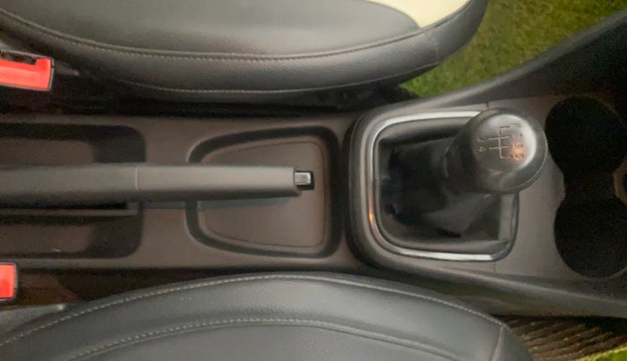 2015 Volkswagen Polo COMFORTLINE 1.2L, Petrol, Manual, 43,106 km, Gear Lever