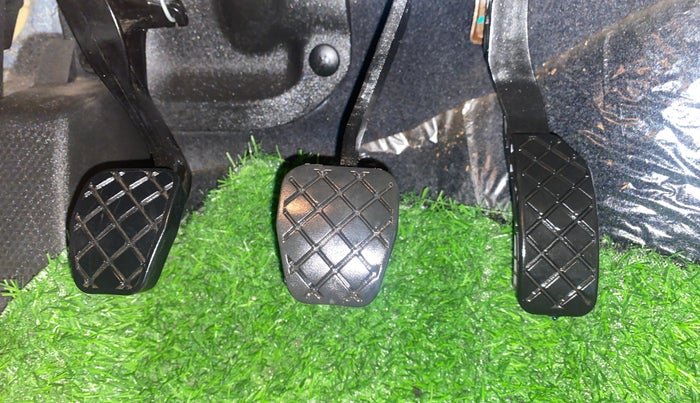 2015 Volkswagen Polo COMFORTLINE 1.2L, Petrol, Manual, 43,106 km, Pedals