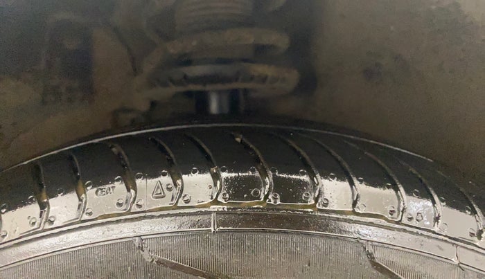 2015 Volkswagen Polo COMFORTLINE 1.2L, Petrol, Manual, 43,106 km, Right Front Tyre Tread