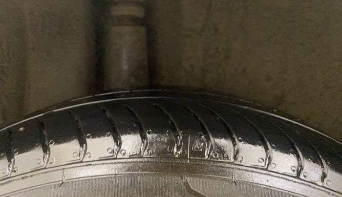 2015 Volkswagen Polo COMFORTLINE 1.2L, Petrol, Manual, 43,106 km, Right Rear Tyre Tread