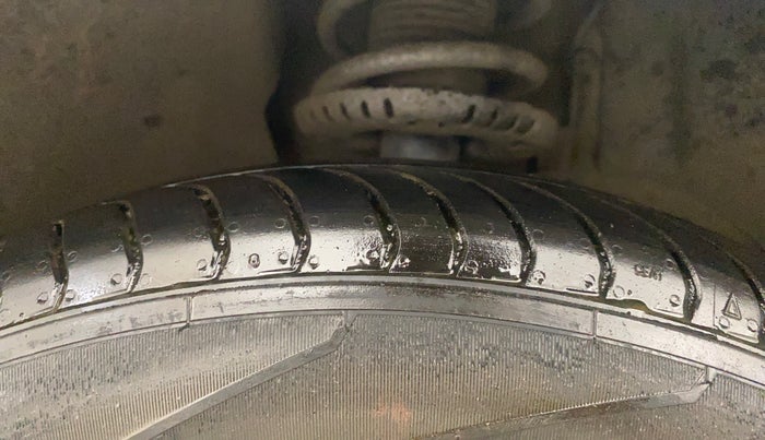 2015 Volkswagen Polo COMFORTLINE 1.2L, Petrol, Manual, 43,106 km, Left Front Tyre Tread