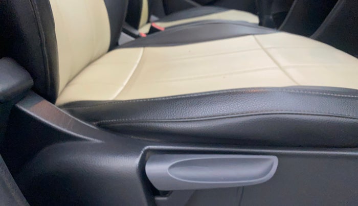 2015 Volkswagen Polo COMFORTLINE 1.2L, Petrol, Manual, 43,106 km, Driver Side Adjustment Panel