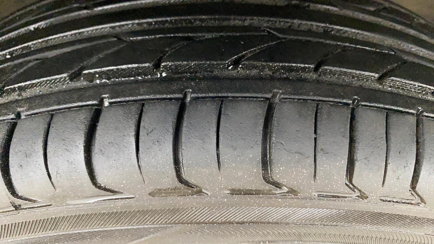 2018 Maruti Wagon R 1.0 VXI, Petrol, Manual, 38,786 km, Right Front Tyre Tread