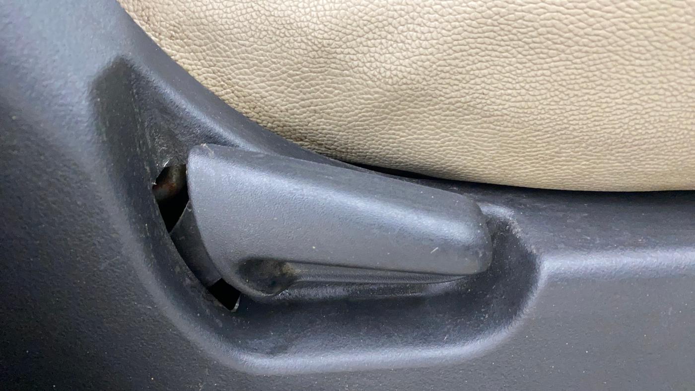 2018 Maruti Wagon R 1.0 VXI, Petrol, Manual, 38,786 km, Driver Side Adjustment Panel