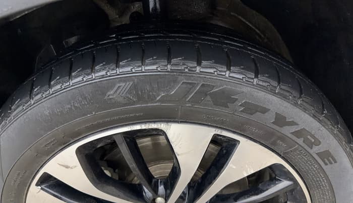 2021 MG HECTOR SHARP 1.5 DCT PETROL, Petrol, Automatic, 67,996 km, Left Front Tyre Tread