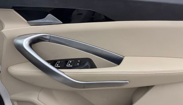 2021 MG HECTOR SHARP 1.5 DCT PETROL, Petrol, Automatic, 67,996 km, Driver Side Door Panels Control