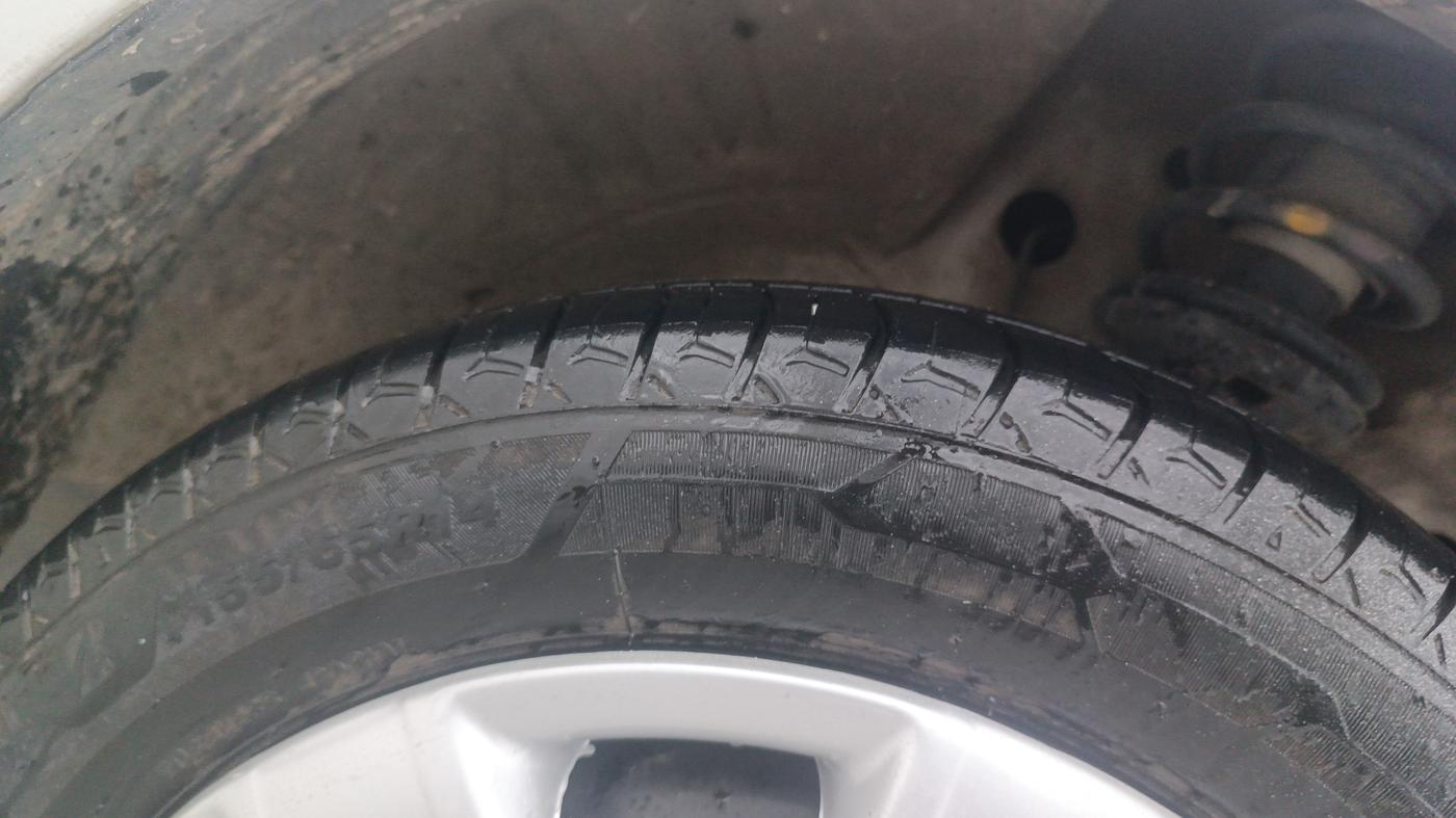 2014 Maruti Wagon R 1.0 VXI, Petrol, Manual, 1,32,169 km, Right Front Tyre Tread