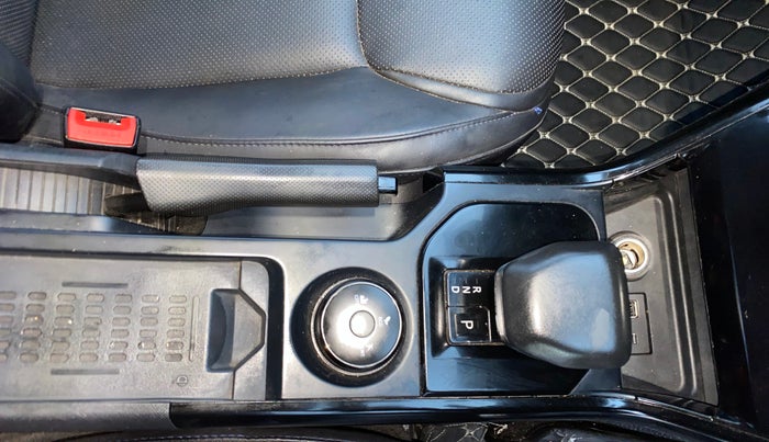 2024 Tata NEXON Fearless 1.2 Revotron 7DCA Dark Edition, Petrol, Automatic, 21,861 km, Gear Lever