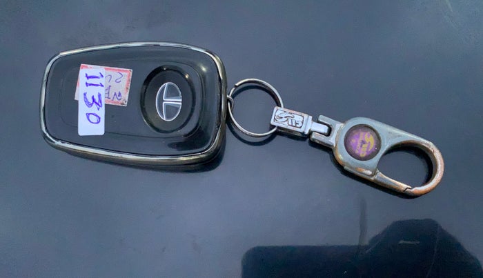 2024 Tata NEXON Fearless 1.2 Revotron 7DCA Dark Edition, Petrol, Automatic, 21,861 km, Key Close Up