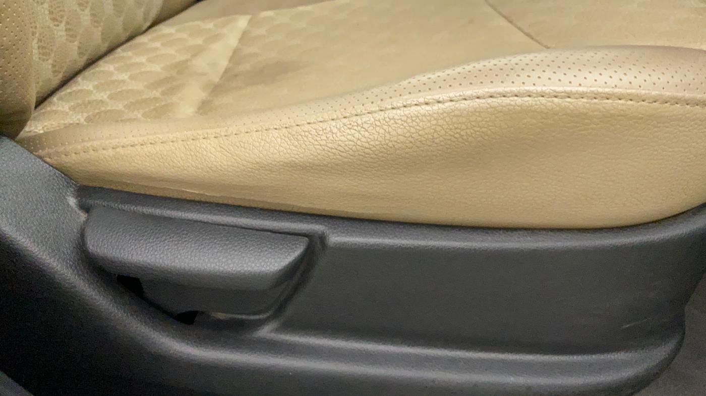 2018 Hyundai Eon SPORTZ, Petrol, Manual, 26,726 km, Driver Side Adjustment Panel
