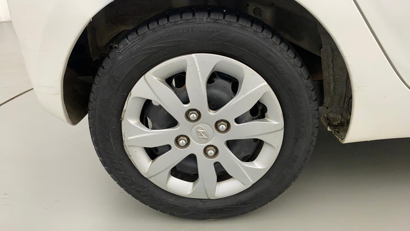 2018 Hyundai Eon SPORTZ, Petrol, Manual, 26,726 km, Right Rear Wheel