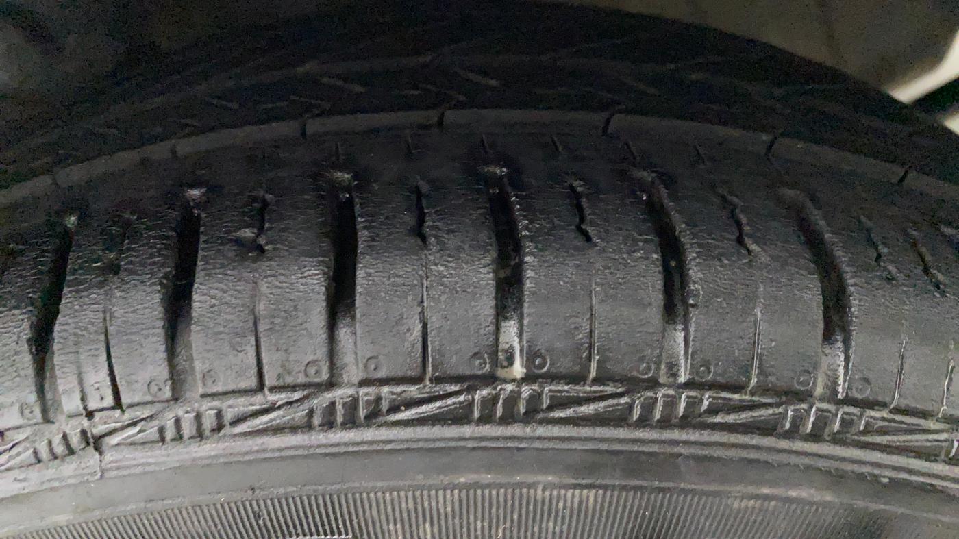 2018 Hyundai Eon SPORTZ, Petrol, Manual, 26,726 km, Left Rear Tyre Tread