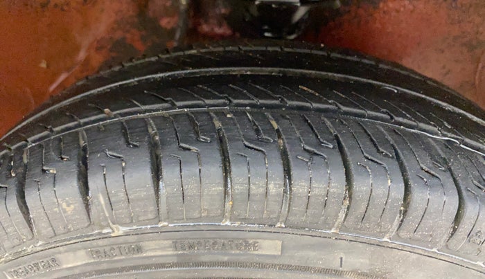 2016 Maruti Alto 800 LXI, Petrol, Manual, 51,218 km, Right Front Tyre Tread