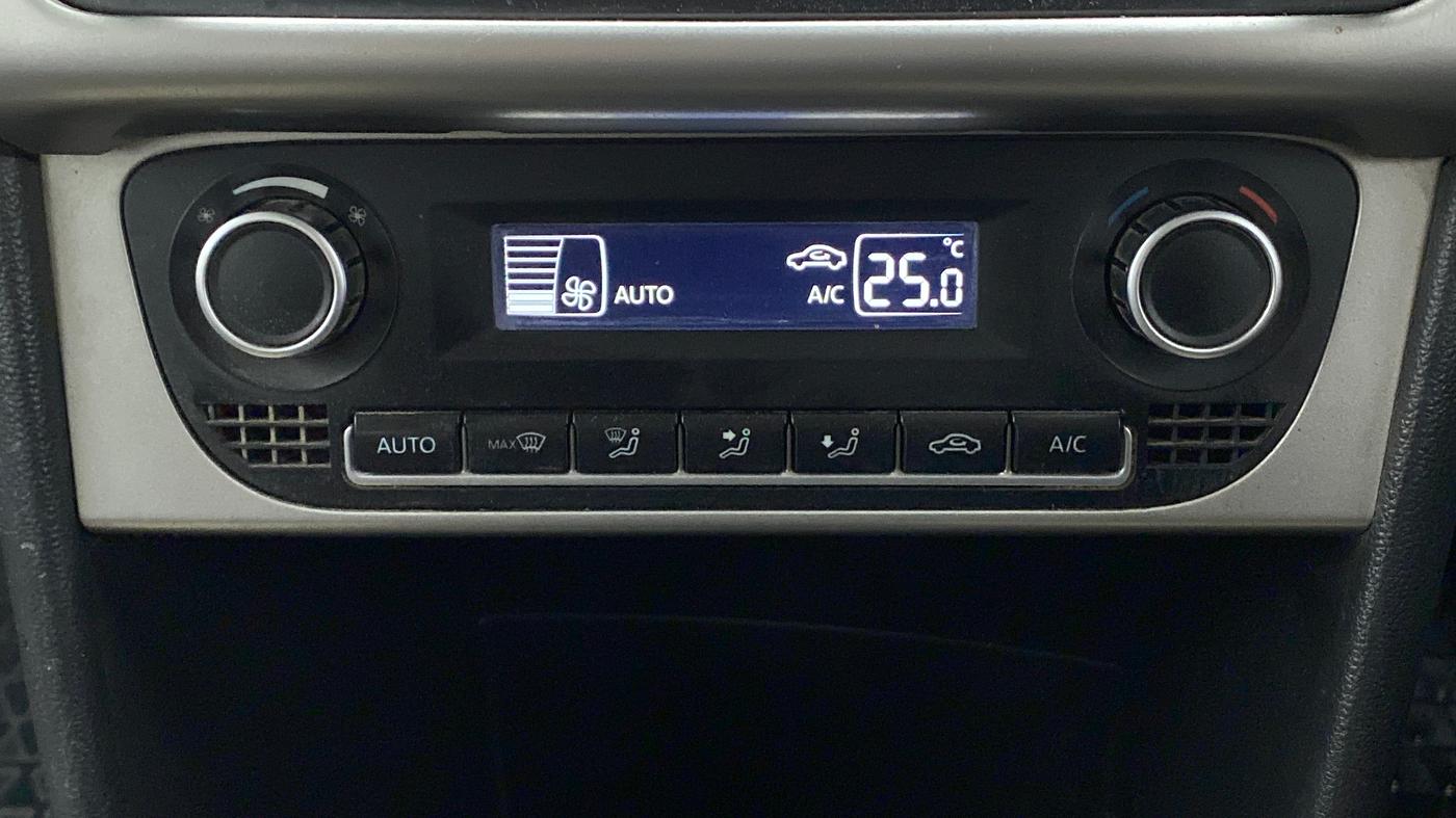 2016 Volkswagen Ameo HIGHLINE1.5L, Diesel, Manual, 1,09,668 km, Automatic Climate Control